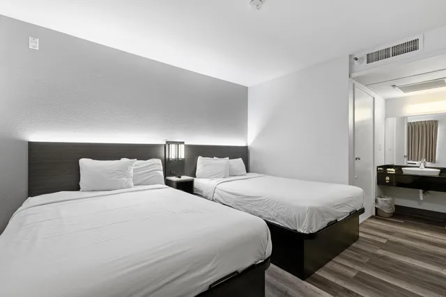 2 Full Beds، Motel6 Oceanside, CA 6/7