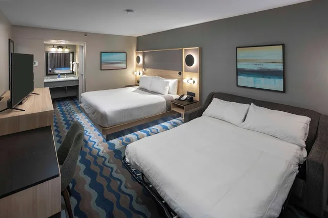 غرفة بسرير كينج مع أريكة، Accent Inn Vancouver Airport 1/6