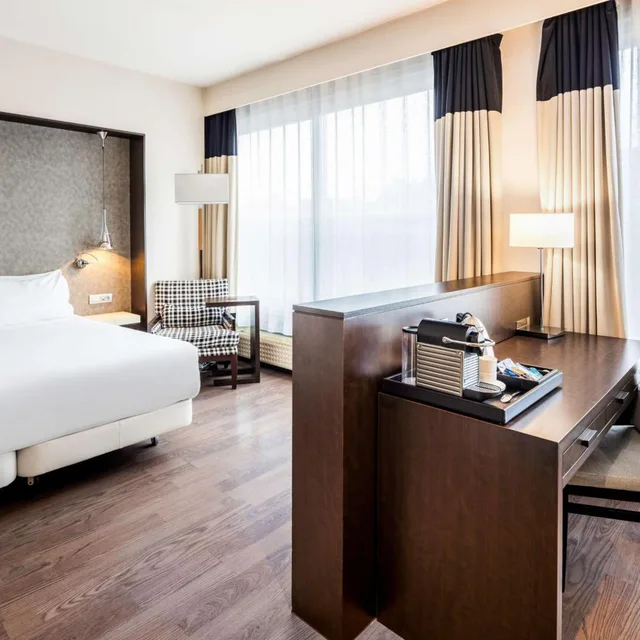 غرفة سوبيريور بسرير مزدوج أو سريرين منفصلين، Hotel NH Brussels Stephanie 2/8