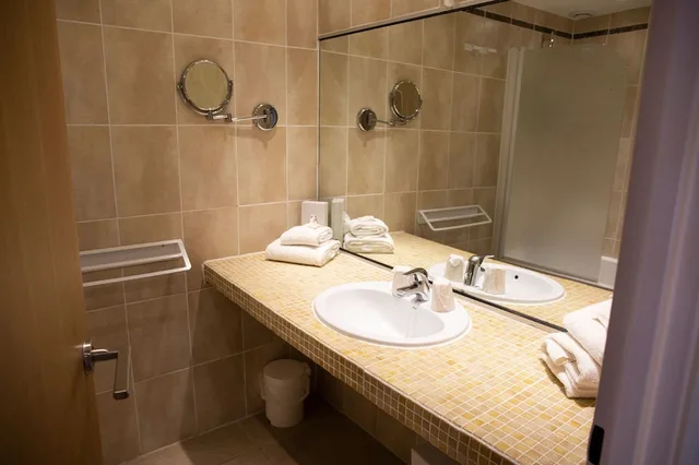 غرفة بسرير مزدوج بإطلالة على البحر، Grand Hotel Du Lido 8/9