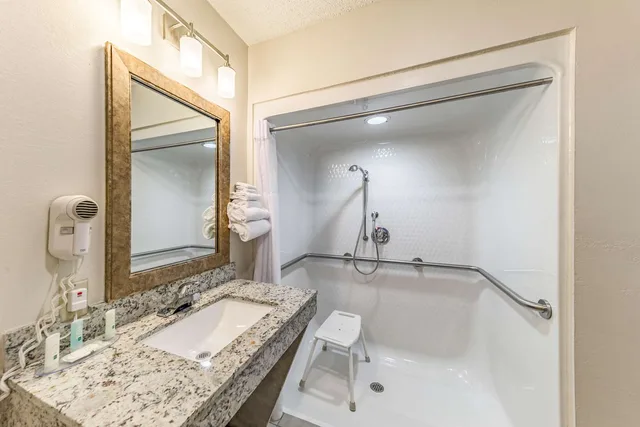 غرفة بسرير كوين لذوي الإعاقة، QUALITY INN ALLEN - PLANO EAST 4/4