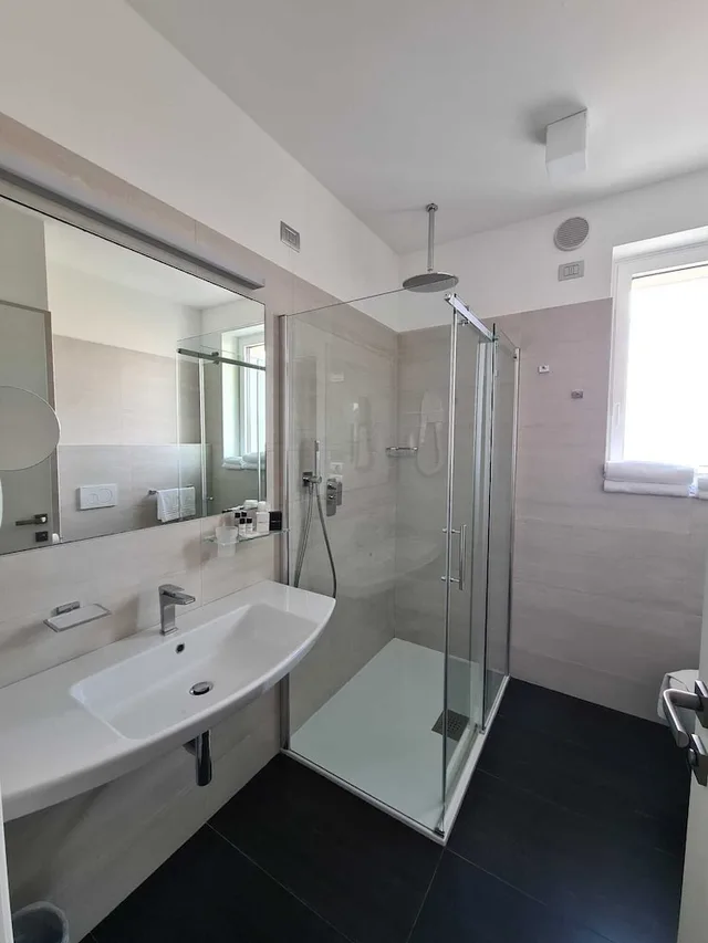 Grand, King Bed, Sea View, Hesperia Hotel & Residence 8/8