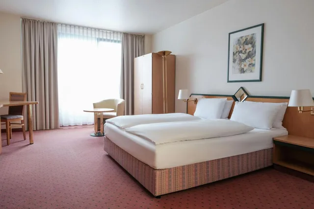 غرفة سوبيريور بسرير كينج وسرير كوين، FOUR Essen City Centre 7/10
