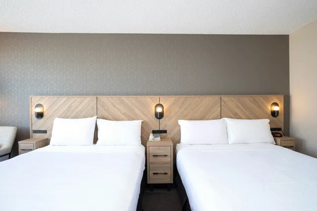 غرفة قياسية بسريرين كوين، Sandman Hotel Montreal-Longueuil 2/4