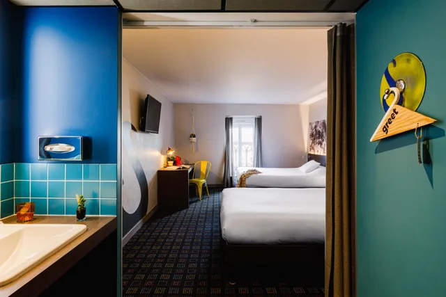 غرفة عائلية بسريرين مزدوجين وسرير كينج، Greet hotel Lyon Confluence 8/10