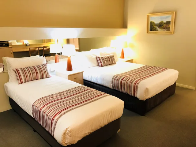 غرفة ديلوكس بسرير كوين وسرير فردي، Comfort Inn and Suites Lakes Entrance 1/6