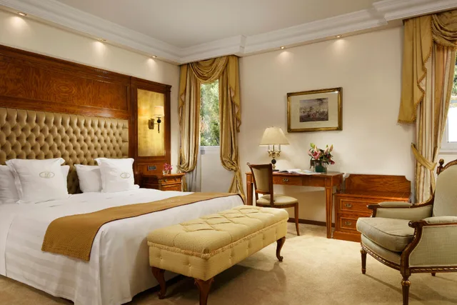 غرفة بريستيج بسرير كوين، Swiss Diamond Hotel Lugano 1/2