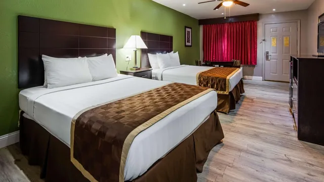 غرفة بسريرين كوين للمدخنين، Bestway Inn 1/3