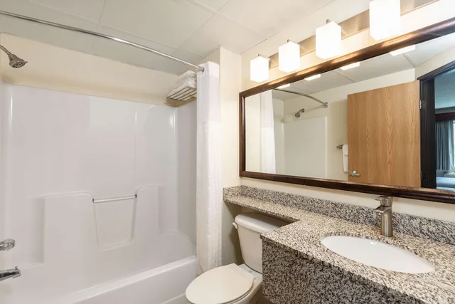 غرفة قياسية بسرير كوين مع أريكة، SureStay Plus Hotel by Best Western Litchfield 6/8