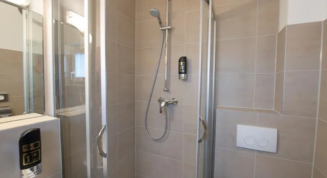 غرفة قياسية ثلاثية، Goethe Conference Hotel 2/2