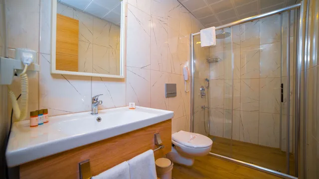 غرفة ديلوكس بسريرين منفصلين بإطلالة على المدينة، Old Town Point Hotel & Spa Antalya 6/9