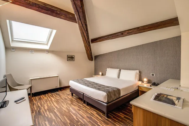 Room, Attic، Albergo Firenze 1/1
