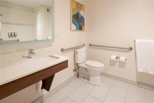 جناح بسريرين كوين بحوض استحمام لذوي الإعاقة، Hotel Z - Gaslamp San Diego 1/1