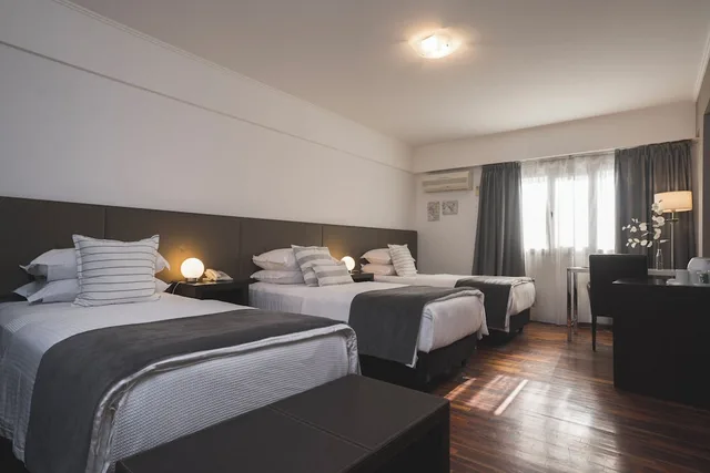 غرفة سوبيريور ثلاثية بسرير كينج وسرير فردي، HOTEL TOLOSA 4/10
