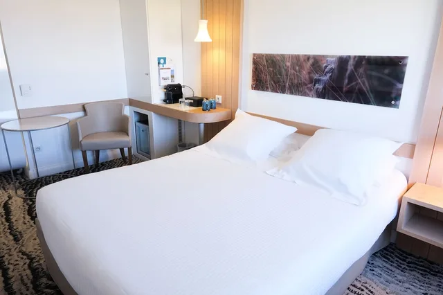 Superior, Queen Bed, Pool Access، Thalazur Ouistreham 3/9