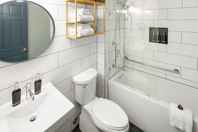غرفة سوبيريور بسرير كينج وفرشتي فوتون، Silverbow Inn 4/5
