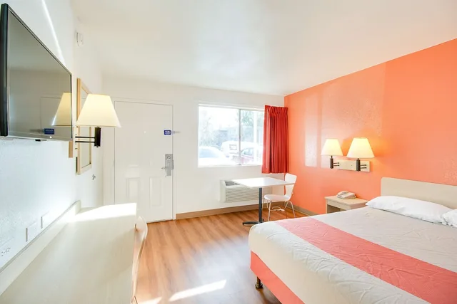 Standard, Queen Bed, Motel6 Phoenix, AZ - East 3/8