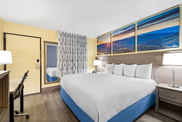 غرفة بسرير كينج، Days Inn by Wyndham Cleveland TN 3/10