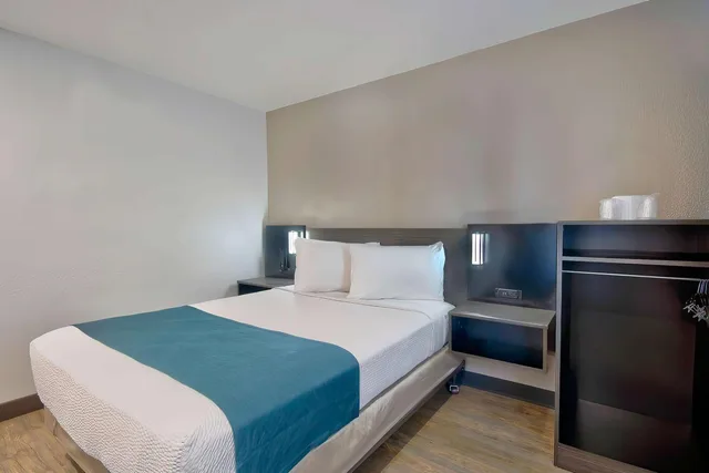 غرفة بسرير كوين، Motel6 Palmdale, CA 6/10