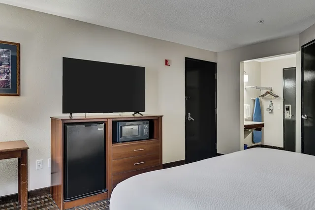 غرفة بسرير كينج لذوي الإعاقة، Baymont By Wyndham La Crosse/Onalaska 8/10