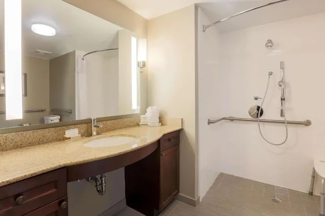 جناح بسريرين كوين مع أريكة لذوي الإعاقة، Homewood Suites by Hilton Southwind Hacks Cross 3/3