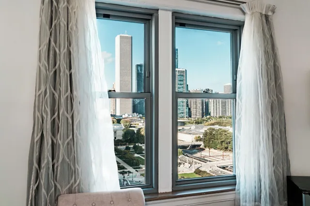 جناح بسرير كينج بإطلالة على البحيرة، The Congress Plaza Hotel 4/5