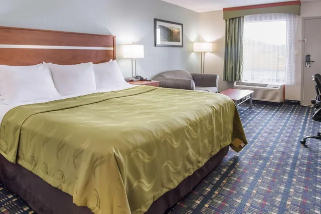 غرفة بسرير كينج للمدخنين، Quality Inn Dandridge 5/10