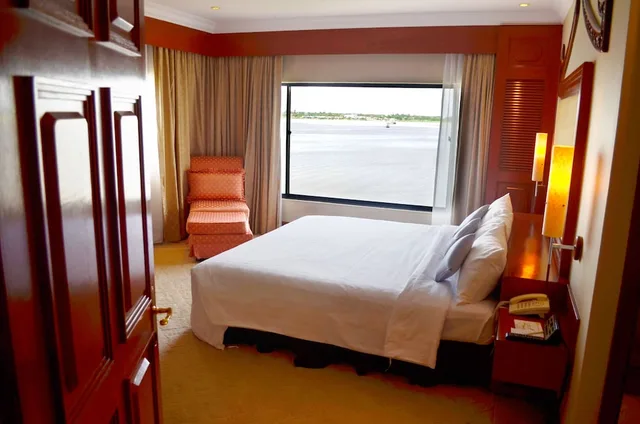 River, Executive, Suite, King Bed، Cambodiana Hotel 4/9