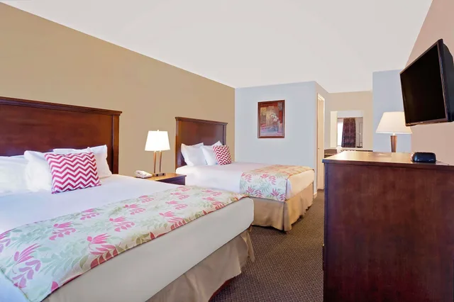 غرفة بسريرين كوين، Days Inn by Wyndham Lakewood South Tacoma 4/10