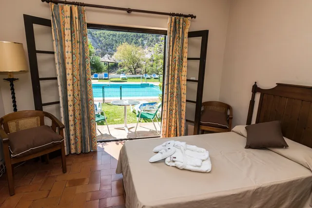 Garden, Twin Beds, Terrace، Hotel Villa De Grazalema 4/8