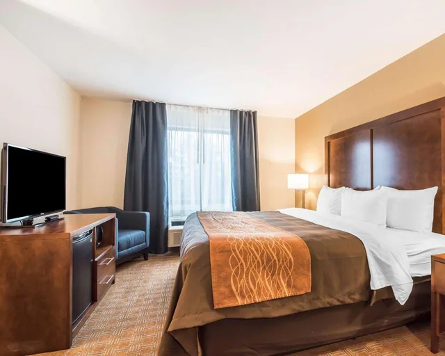 غرفة بسرير كينج لذوي الإعاقة، Comfort Inn & Suites Brattleboro I-91 3/4
