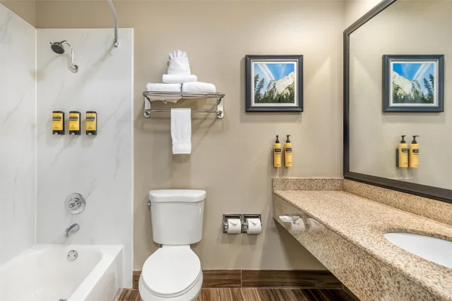 Room, 2 Queen Beds, Pet Friendly, Pool Area، Best Western Plus Sonora Oaks Hotel & Conference Center 7/8