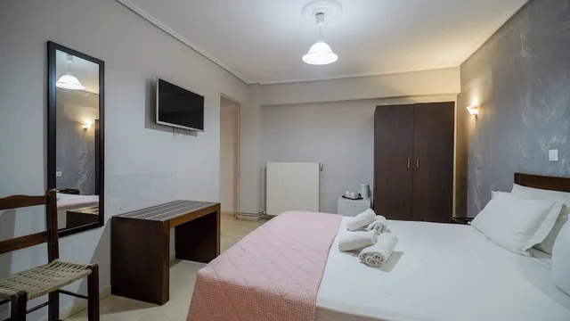 غرفة بسرير مزدوج بإطلالة على الجبل، Toti Boutique Rooms 4/10