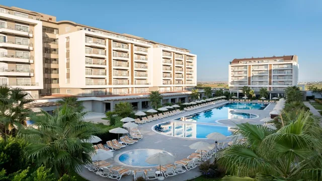 غرفة بإطلالة على المسبح، Greenwood Suites Resort 3/3