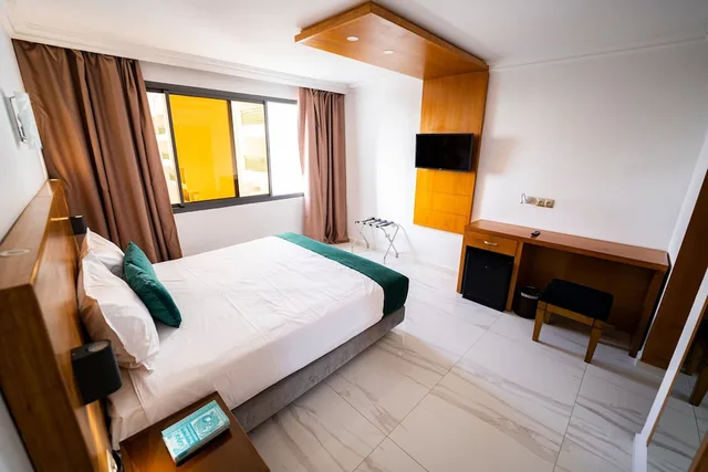 جناح عائلي بثلاثة أسرّة وسرير كوين بغرفتي نوم مع أريكة، Argana Hotel 1/10