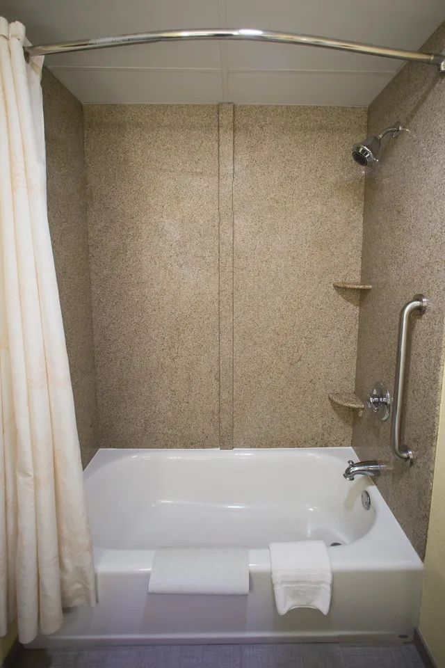 غرفة قياسية بسريرين كوين، Best Western Plus North Shore Hotel 3/3
