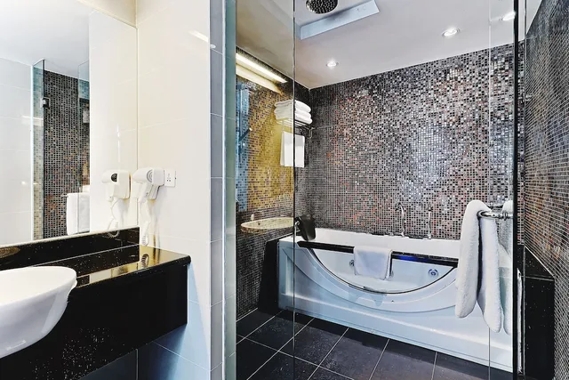 جناح بسرير كينج مع أريكة، Hotel Sixty3 5/5