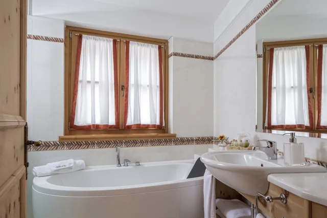 جناح فاخر بسرير كوين مع أريكة، Chalet Del Sogno 4/5