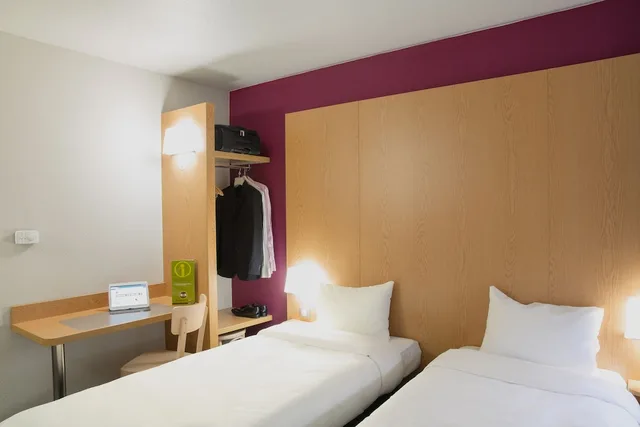 غرفة بسريرين منفصلين، B&B HOTEL MARTIGUES Port de Bouc 1/5