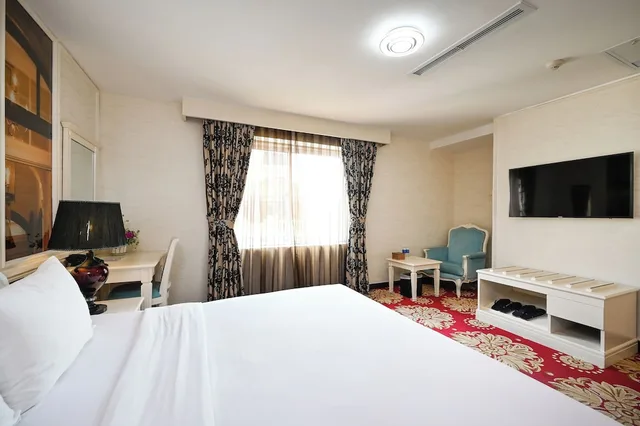 غرفة بريميوم بسرير كينج بإطلالة على المدينة، California Saigon Hotel & Rooftop Pool 2/10