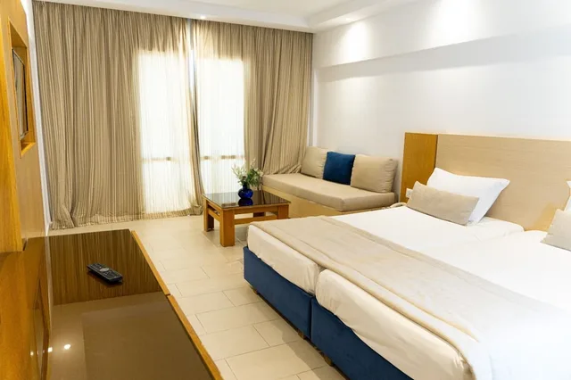 غرفة قياسية رباعية بسرير مزدوج وسريرين منفصلين، Hotel Golf Residence 1/10