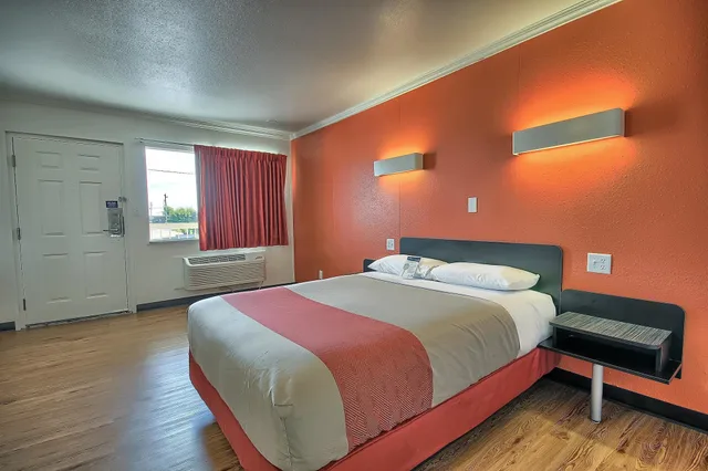 غرفة قياسية بسرير كوين، Motel6 Lima, OH 4/6