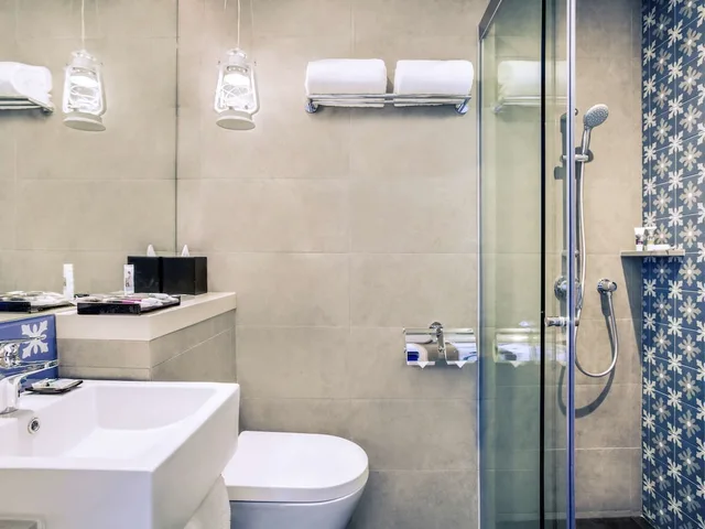 غرفة بريفيليج بسرير كينج، Mercure Singapore On Stevens 9/10