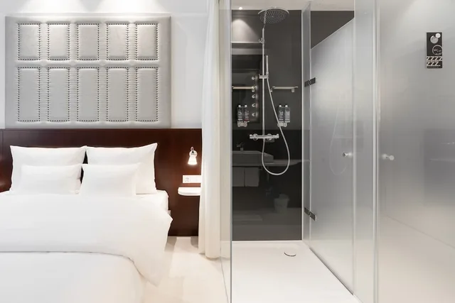 Ruby Lilou Hotel Marseille by IHG، Marseille 03 42/42