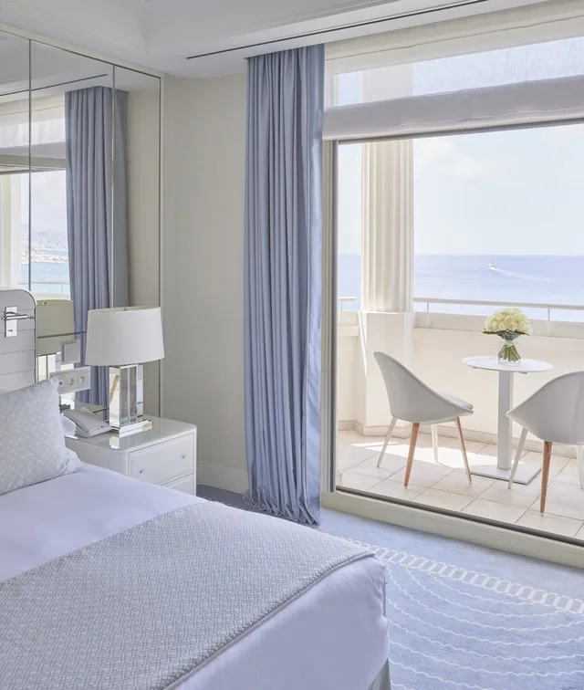غرفة بريميوم بسرير كينج بإطلالة على البحر بشرفة، Hotel Martinez 1/2