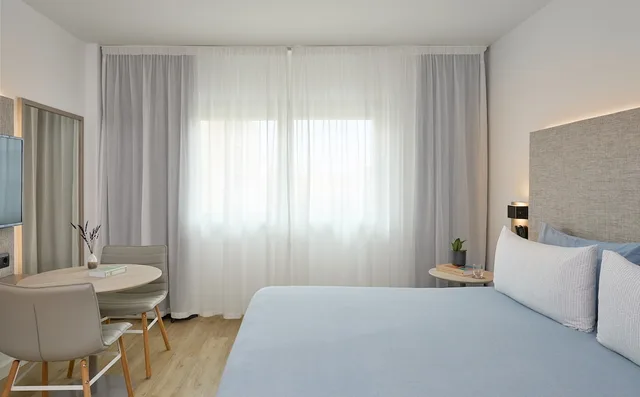 Connecting, Town House, Studio, King and Twin Beds, City View, Innside by Melia Barcelona Apolo 3/5