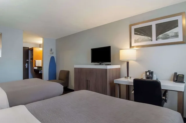 Standard, 2 Queen Beds, Quality Inn & Suites Silverdale Bangor-Keyport 10/10