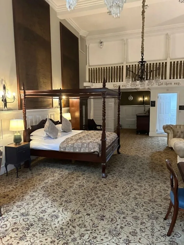 جناح رئاسي بسرير كينج بإطلالة على الحديقة، Langtry Manor Hotel 1/2