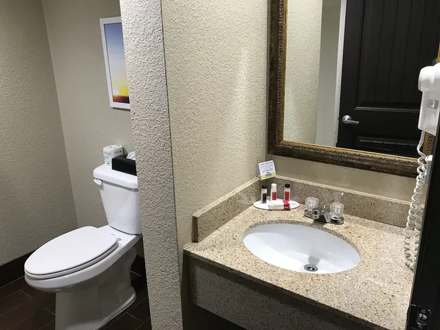 غرفة قياسية بسرير كينج، Days Inn by Wyndham Joplin 8/10