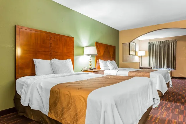 جناح بسريرين كوين، Quality Inn & Suites near Robins Air Force Base 6/10